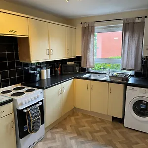 Apartment Quiet, Sleeps 12, 2 Bathrooms, Lots Of Parking, Kia 2 